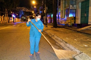 Cuộc sống khó khăn của nữ công nhân quét rác tại TP Cần Thơ