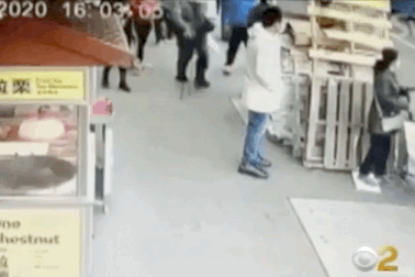 Tranh chỗ đậu ô tô, tài xế lái xe Audi định húc "đối thủ"