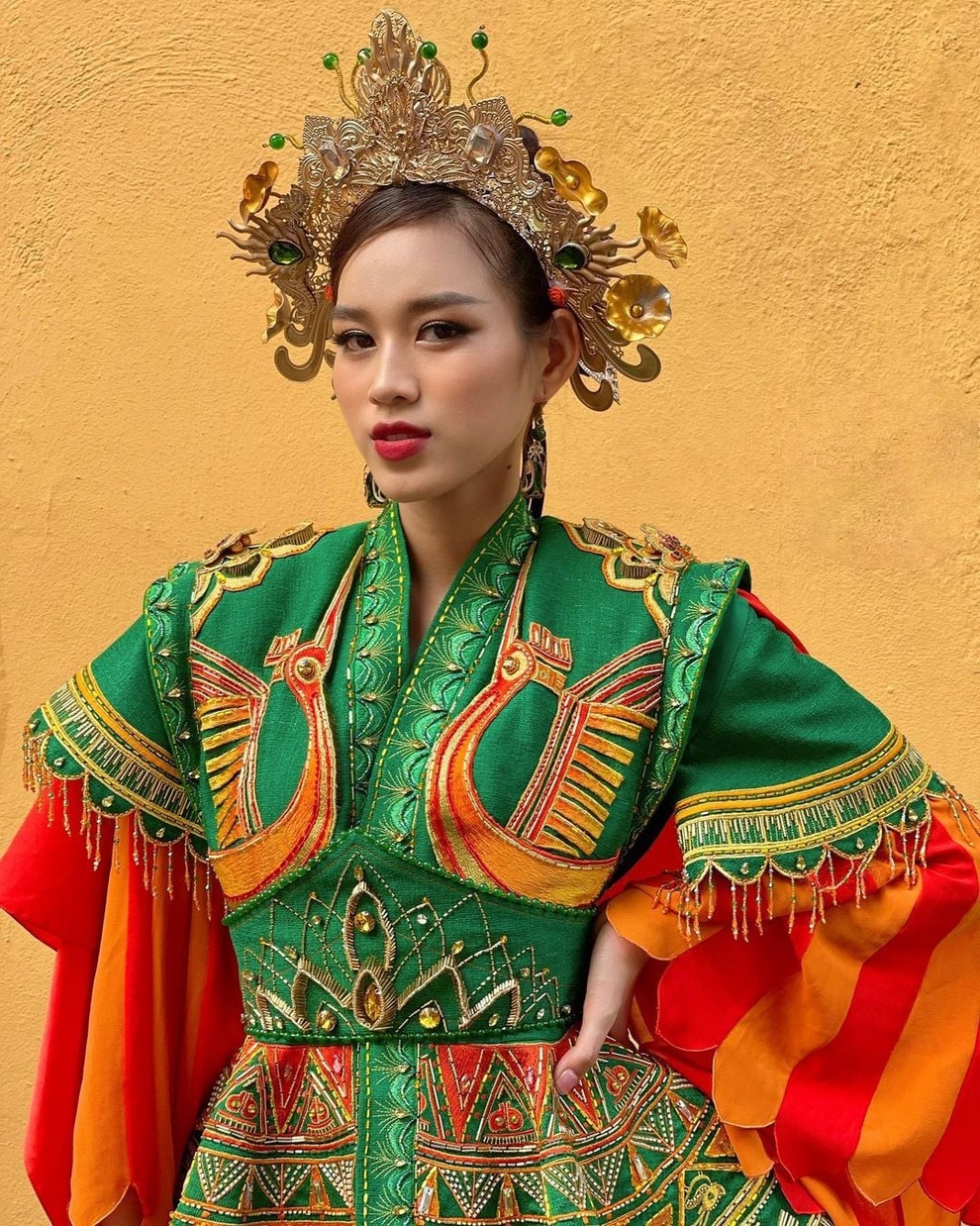 Đỗ Thị Hà và mỹ nhân hoa hậu thế giới cuốn hút với trang phục truyền thống - 1 Đỗ Thị Hà và mỹ nhân hoa hậu thế giới cuốn hút với trang phục truyền thống - 1
