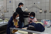 Vụ học sinh ngộ độc sau chuyến dã ngoại: Số nhập viện lên tới hơn 70