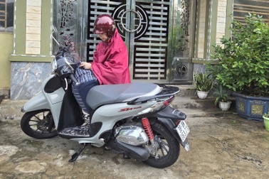 Người dân khóa cửa đi ở nhờ, thuê khách sạn "trốn" bão Kajiki