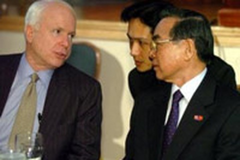 Cuộc gặp của Thủ tướng Phan Văn Khải với Thượng nghị sỹ McCain