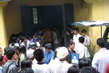 Cuộc chia ly gam màu tối