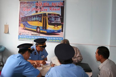 Đình chỉ doanh nghiệp “phá giá” vé xe Tết