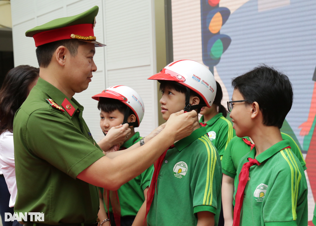 Hà Nội triển khai 10 mô hình Cổng trường học an toàn giao thông - 2 Hà Nội triển khai 10 mô hình Cổng trường học an toàn giao thông - 2
