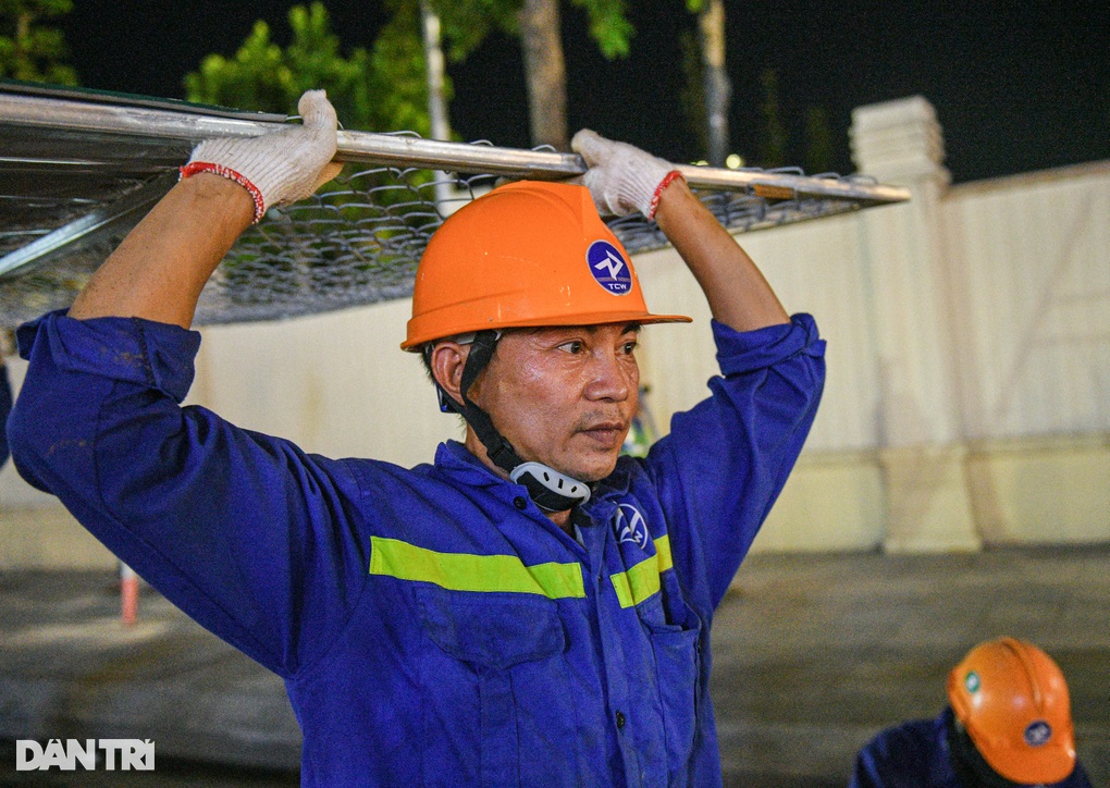 Hà Nội: Lô cốt dài 60m, rộng 6m mọc lên trong đêm trên đường Nguyễn Trãi - 6 Hà Nội: Lô cốt dài 60m, rộng 6m mọc lên trong đêm trên đường Nguyễn Trãi - 6