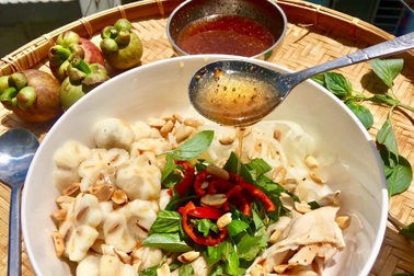 Đặc sản "giải ngán" từ măng cụt xanh chua chát, giá đắt đỏ ở Bình Dương