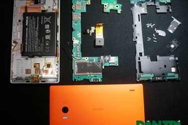 "Mổ xẻ" Lumia 930 để khám phá bên trong