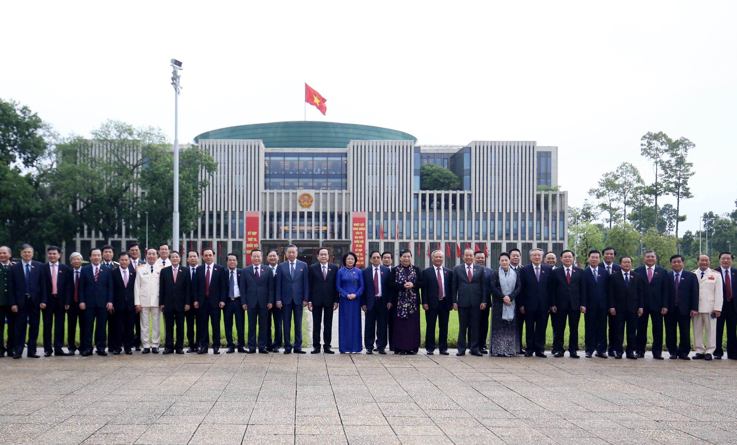 Đại biểu Quốc hội vào Lăng viếng Chủ tịch Hồ Chí Minh - 9 Đại biểu Quốc hội vào Lăng viếng Chủ tịch Hồ Chí Minh - 9