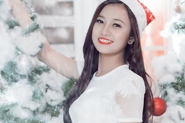 “Ong vàng” Thúy Quỳnh tinh khôi đón Giáng sinh