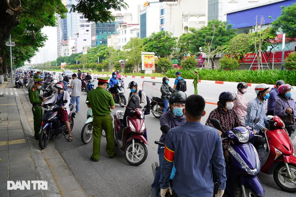 Tổ công tác đặc biệt đón lõng, bắt hàng loạt phương tiện né chốt kiểm dịch - 2 Tổ công tác đặc biệt đón lõng, bắt hàng loạt phương tiện né chốt kiểm dịch - 2