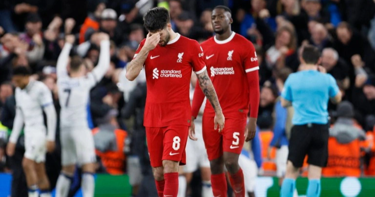 Nỗi buồn của Liverpool sau thất bại trước Atalanta (Ảnh: Yahoo).