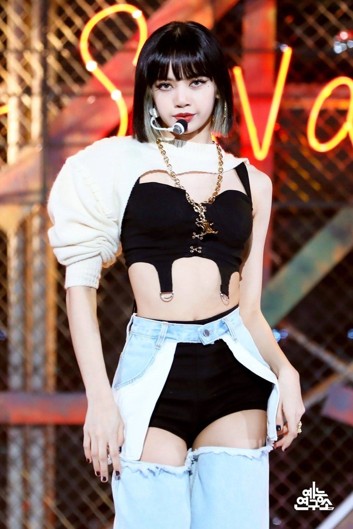 Phong cách thời trang không lành lặn của mỹ nhân có hình thể tỷ lệ vàng - 5 Phong cách thời trang không lành lặn của mỹ nhân có hình thể tỷ lệ vàng - 5