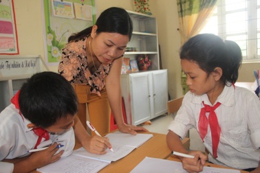 Lương giáo viên cần phải cao nhất trong khối hành chính sự nghiệp!?