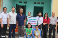 Bạn đọc Dân trí giúp đỡ 2 cháu bé mồ côi hơn 550 triệu đồng