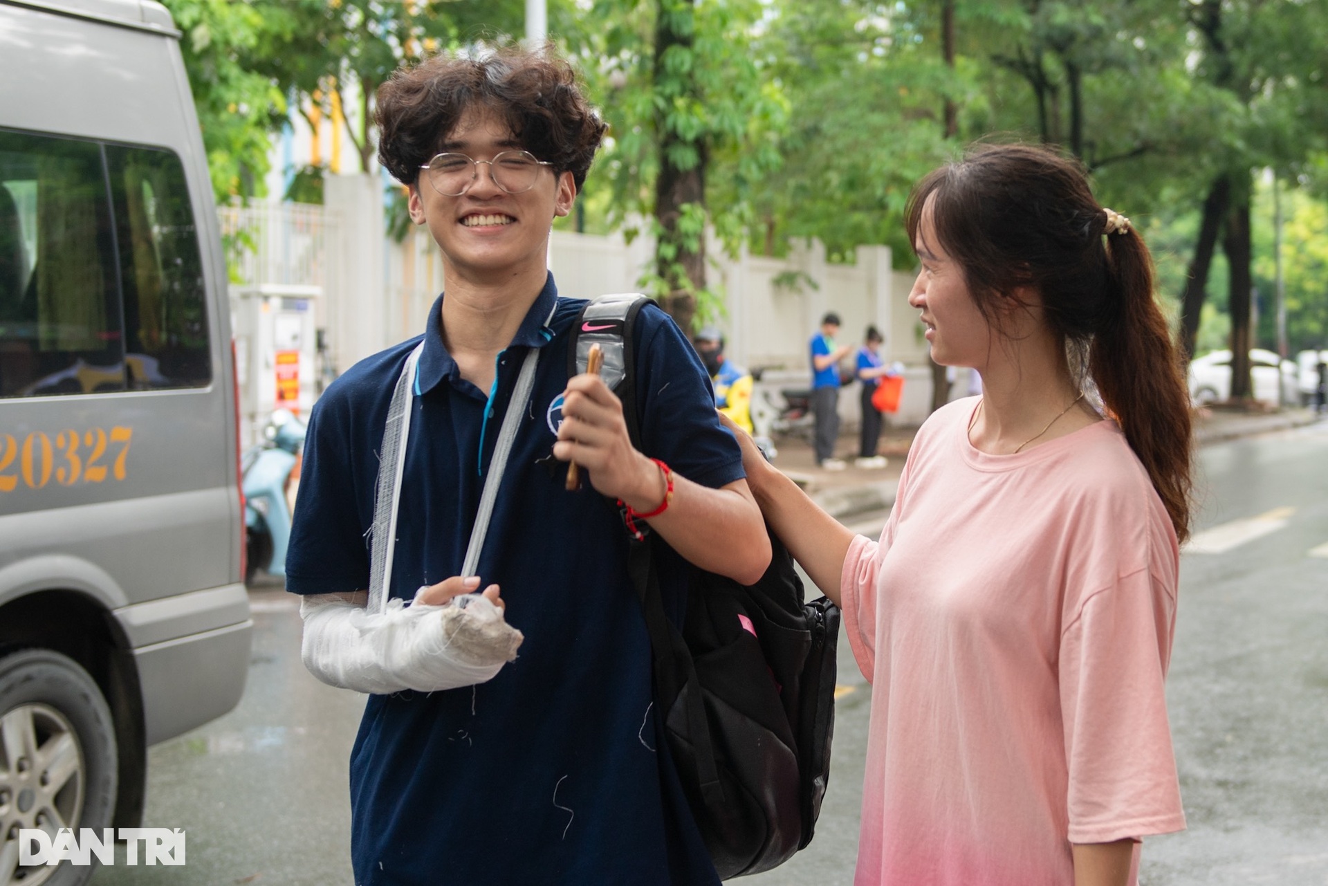 Sĩ tử Hà Nội hô to trúng tủ sau khi kết thúc bài thi môn ngữ văn - 6 Sĩ tử Hà Nội hô to trúng tủ sau khi kết thúc bài thi môn ngữ văn - 6