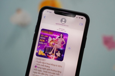 Tin nhắn spam, quảng cáo app cờ bạc "tấn công" người dùng iPhone