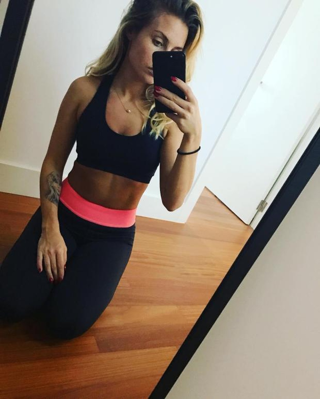 Ngắm vẻ đẹp của nàng WAGs gợi cảm nhất Premier League - 8 Ngắm vẻ đẹp của nàng WAGs gợi cảm nhất Premier League - 8