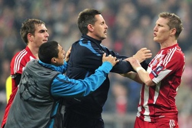 Materazzi “phản pháo” cáo buộc của Schweinsteiger