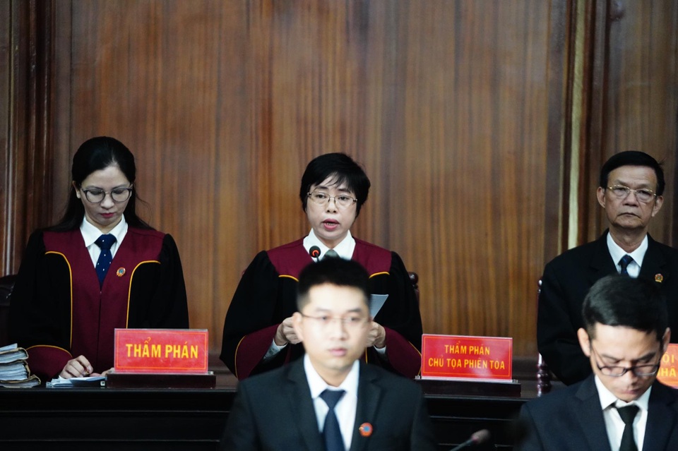 Chủ tọa lưu ý tài liệu mật trong vụ án ông Nguyễn Thành Tài - 2 Chủ tọa lưu ý tài liệu mật trong vụ án ông Nguyễn Thành Tài - 2
