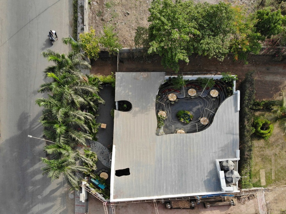 Quán cà phê sân vườn có thiết kế đẹp lạ, tiết kiệm điện năng - 2