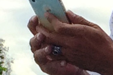 Vợ chồng Bí thư xã đi bộ bị kề dao cướp điện thoại và tiền