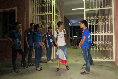 Sinh viên tình nguyện thức trắng đêm tiếp sức mùa thi