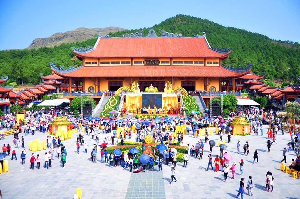 Quảng Ninh: Lễ hội hoa cúc chùa Ba Vàng 2020- Vì miền Trung thân yêu - 1 Quảng Ninh: Lễ hội hoa cúc chùa Ba Vàng 2020- Vì miền Trung thân yêu - 1