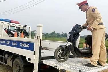 Đấu giá hơn 400 xe máy, xe máy điện bị công an tịch thu
