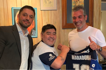 Maradona khoe cuộc sống lành mạnh trong thời gian tự cách ly