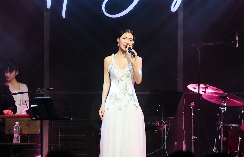 Hà Nhi: Không cần phải cố quên người yêu cũ - 1 Hà Nhi: Không cần phải cố quên người yêu cũ - 1
