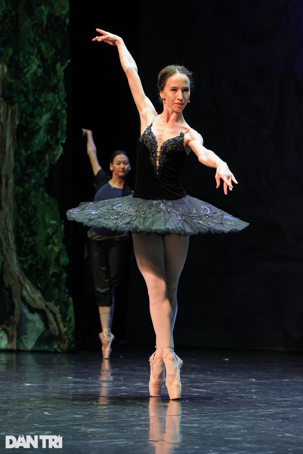 Huyền thoại ballet Nga: Vở Hồ thiên nga ở Việt Nam trọn vẹn, chỉ 2 tiếng - 8 Huyền thoại ballet Nga: Vở Hồ thiên nga ở Việt Nam trọn vẹn, chỉ 2 tiếng - 8
