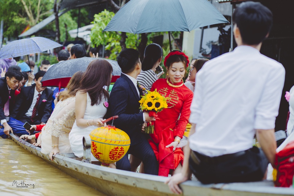 Cặp đôi xứ Huế vượt lũ thành duyên - 5 Cặp đôi xứ Huế vượt lũ thành duyên - 5