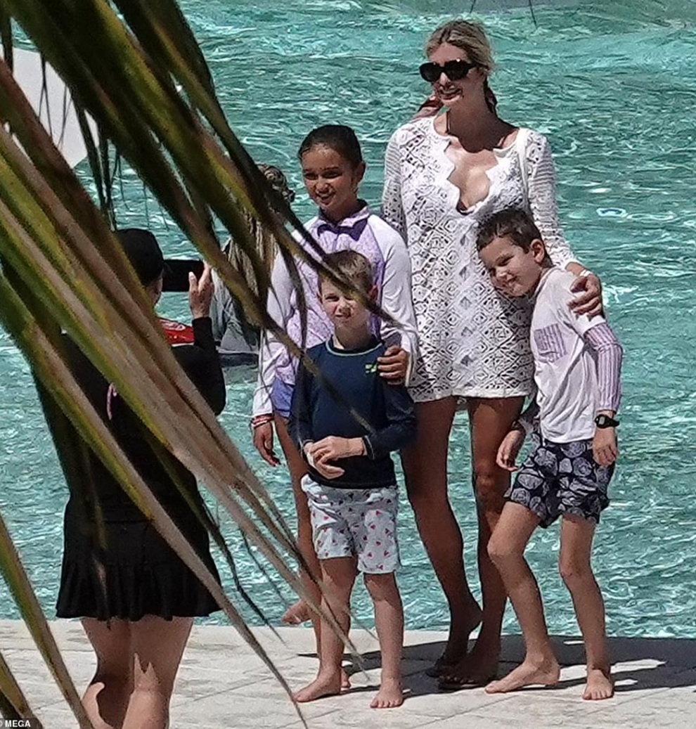 Ivanka Trump xuất hiện hạnh phúc rạng ngời bên chồng con - 7 Ivanka Trump xuất hiện hạnh phúc rạng ngời bên chồng con - 7