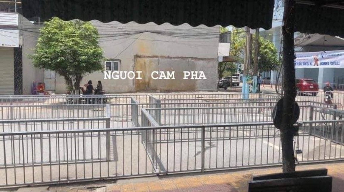 Lạ lùng kiểu xí chỗ lấy vé xem chung kết bóng đá nữ Việt Nam - Thái Lan - 4 Lạ lùng kiểu xí chỗ lấy vé xem chung kết bóng đá nữ Việt Nam - Thái Lan - 4
