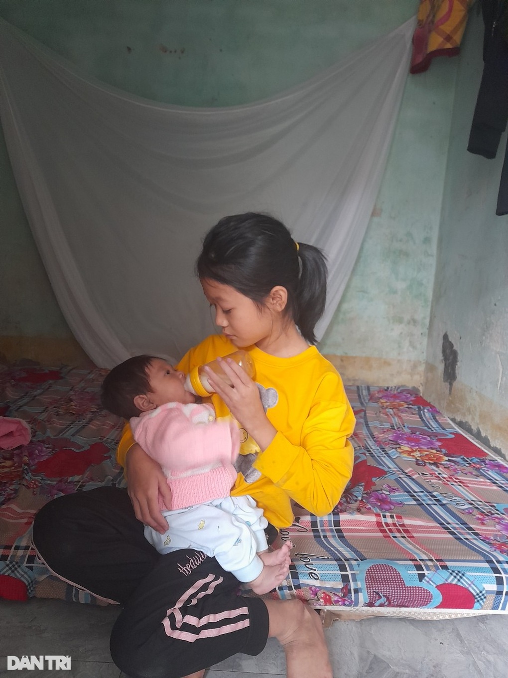 Vợ ôm con khóc nghẹn vì không vay được 150 triệu đồng mổ tim cứu chồng - 2 Vợ ôm con khóc nghẹn vì không vay được 150 triệu đồng mổ tim cứu chồng - 2
