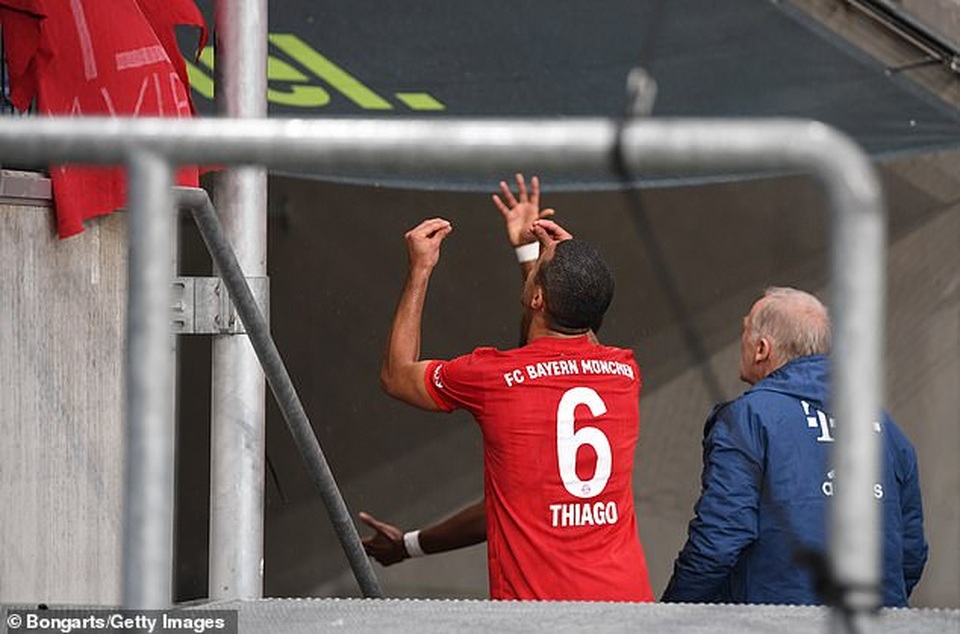 Phản đối CĐV, Bayern Munich và đối thủ nghỉ đá, đứng nói chuyện - 6 Phản đối CĐV, Bayern Munich và đối thủ nghỉ đá, đứng nói chuyện - 6