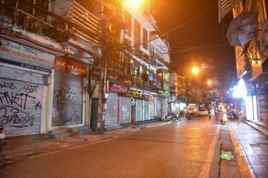 Hàng quán phố cổ thi nhau sang nhượng, đến Tạ Hiện cũng chung cảnh đìu hiu