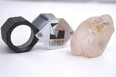 Phát hiện viên kim cương hồng siêu hiếm, kích thước lớn nhất 300 năm qua