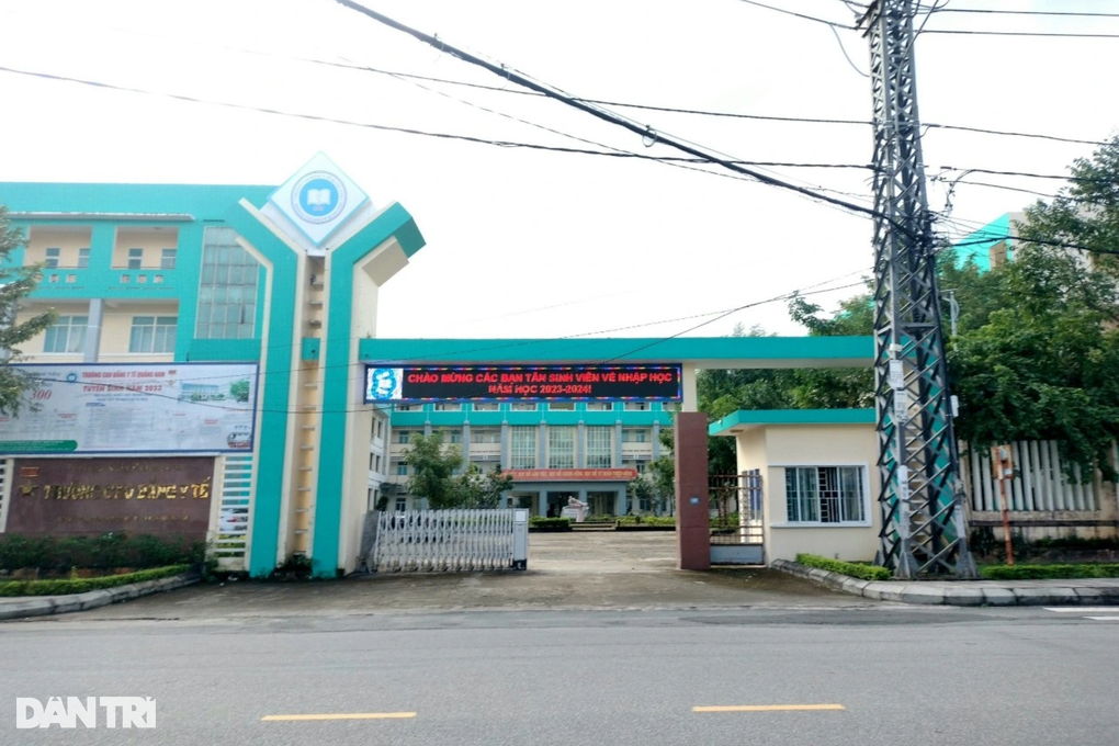Hiệu trưởng bị khởi tố, 120 sinh viên cao đẳng chưa được cấp bằng - 1 Hiệu trưởng bị khởi tố, 120 sinh viên cao đẳng chưa được cấp bằng - 1