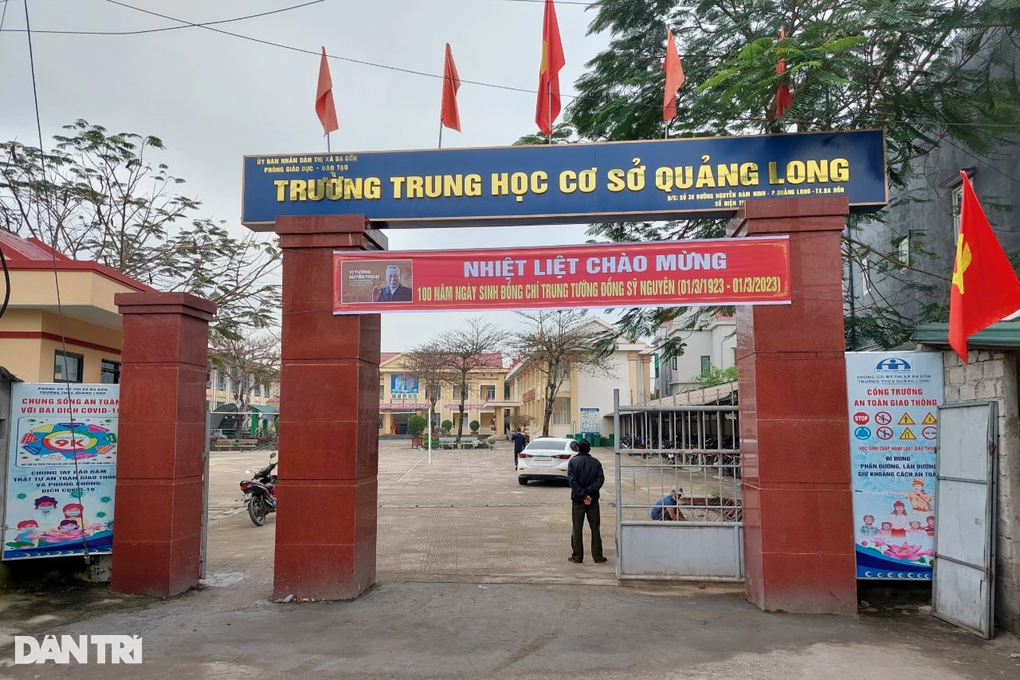 Vụ nữ sinh bắt bạn chui qua 2 chân: Vì bị xúc phạm việc chuyển trường - 1 Vụ nữ sinh bắt bạn chui qua 2 chân: Vì bị xúc phạm việc chuyển trường - 1