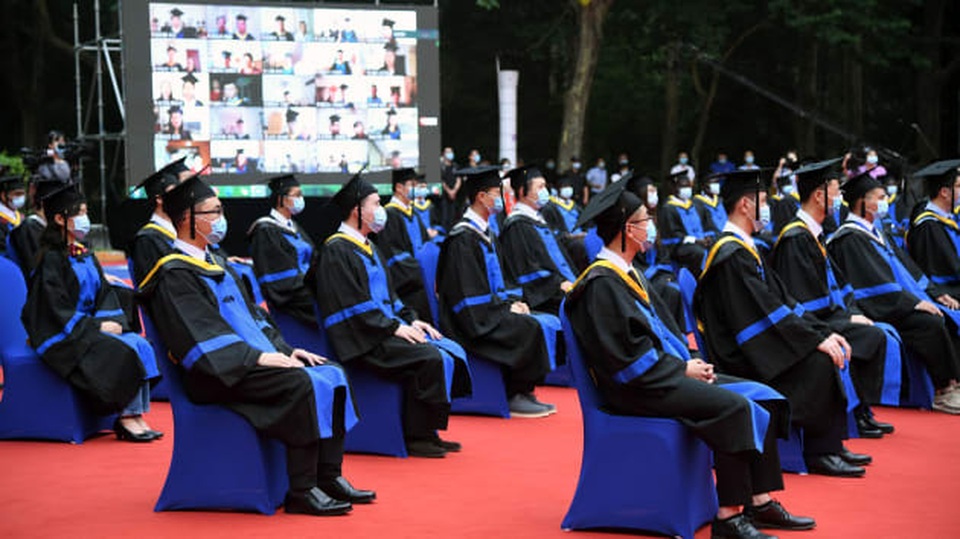 Bằng đại học xếp xó, cử nhân Trung Quốc chật vật tìm việc vì Covid-19 - 2 Bằng đại học xếp xó, cử nhân Trung Quốc chật vật tìm việc vì Covid-19 - 2