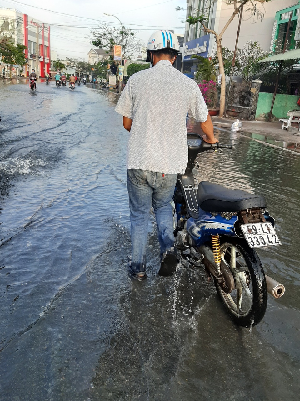 Triều cường “bủa vây” khiến một thị trấn ngập nặng ở Sóc Trăng! - 8 Triều cường “bủa vây” khiến một thị trấn ngập nặng ở Sóc Trăng! - 8