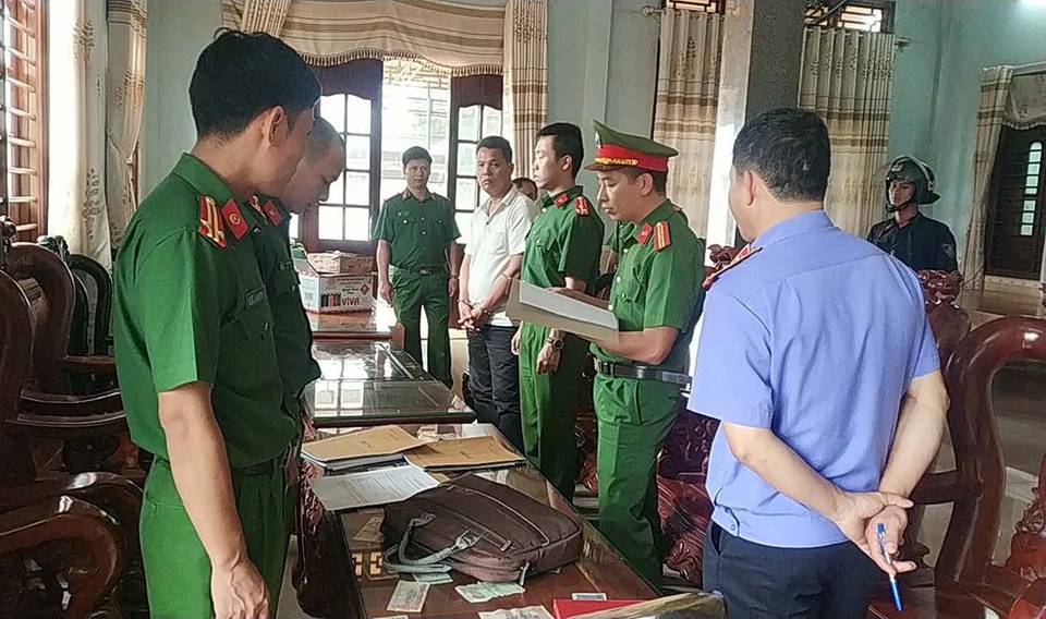 Khởi tố thêm nhiều đối tượng trong vụ “đột kích” xưởng gỗ lậu “khủng” - 1 Khởi tố thêm nhiều đối tượng trong vụ “đột kích” xưởng gỗ lậu “khủng” - 1