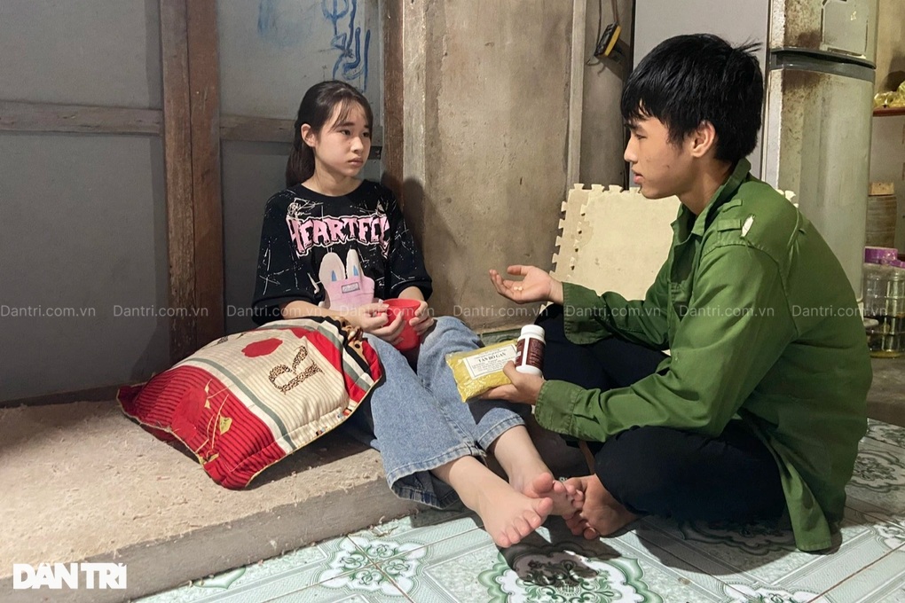 Vợ mất, người đàn ông ung thư từ chối điều trị, dành tiền cho con chữa bệnh - 3 Vợ mất, người đàn ông ung thư từ chối điều trị, dành tiền cho con chữa bệnh - 3