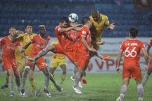 SHB Đà Nẵng đánh bại SL Nghệ An trong trận “thuỷ chiến”