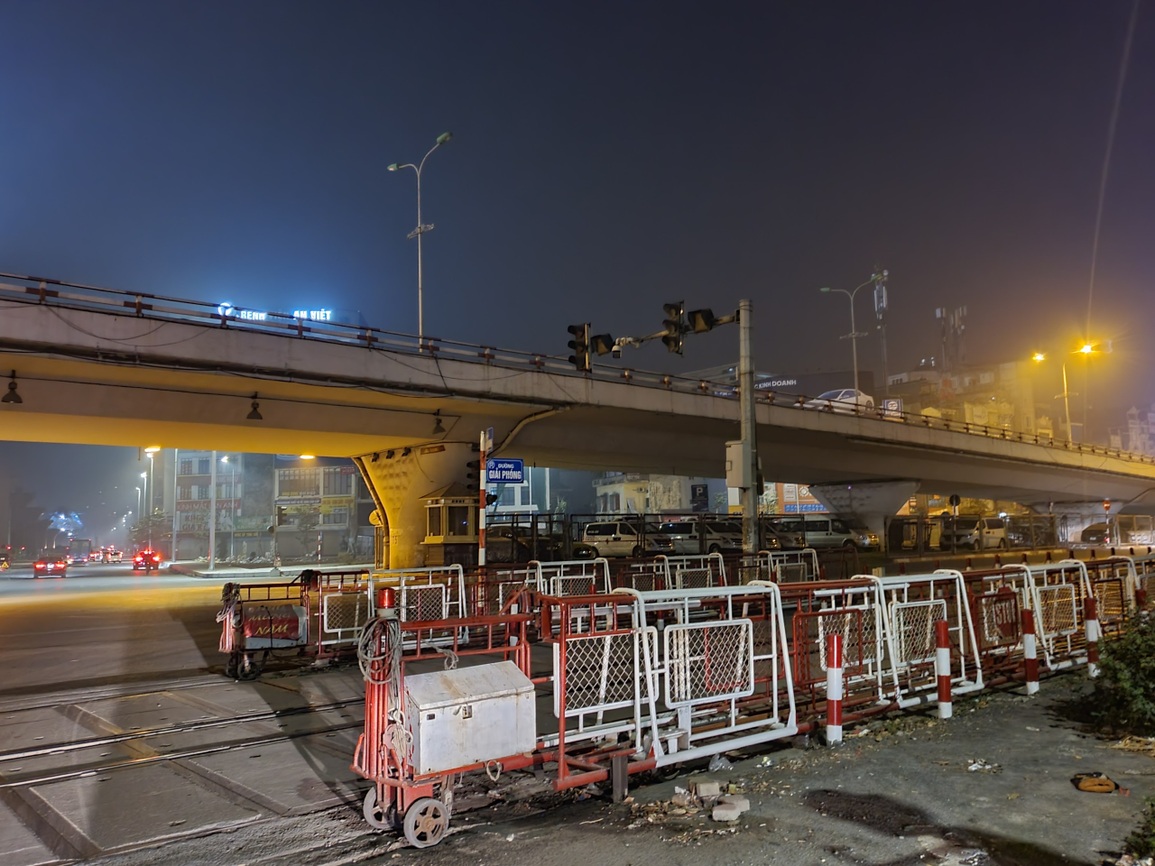 Người đàn ông ở Hà Nội 2 năm mất việc vì Covid: Ngủ gầm cầu, tắm công viên - 5 Người đàn ông ở Hà Nội 2 năm mất việc vì Covid: Ngủ gầm cầu, tắm công viên - 5