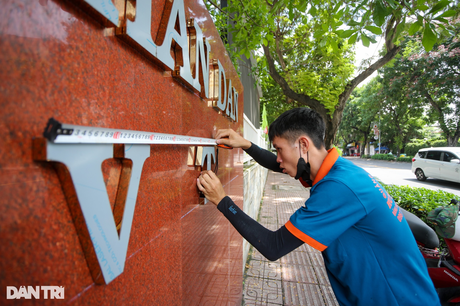 Hàng loạt địa phương ở TPHCM bắt đầu lắp đặt bảng tên phường mới - 3 Hàng loạt địa phương ở TPHCM bắt đầu lắp đặt bảng tên phường mới - 3