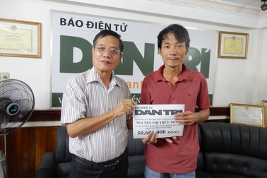 Bạn đọc giúp đỡ cô học trò gồng mình chiến đấu bệnh tật gần 100 triệu đồng