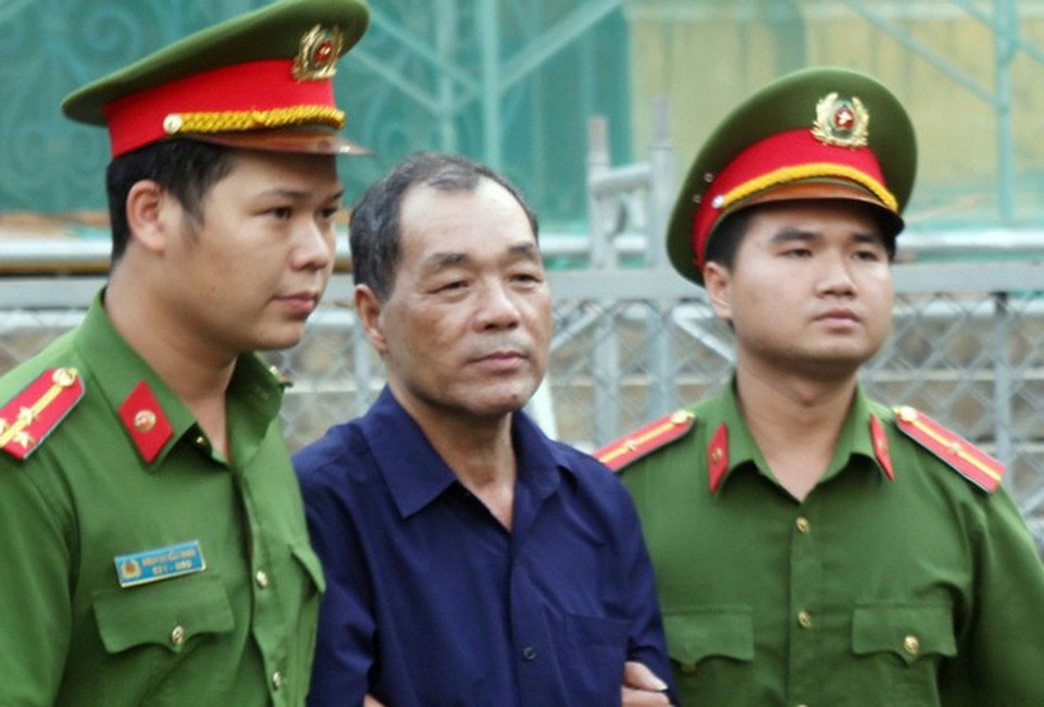 Luật sư đề nghị miễn trách nhiệm hình sự cho Trầm Bê - 3 Luật sư đề nghị miễn trách nhiệm hình sự cho Trầm Bê - 3